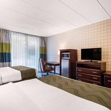 Quality Inn West Springfield Exteriör bild