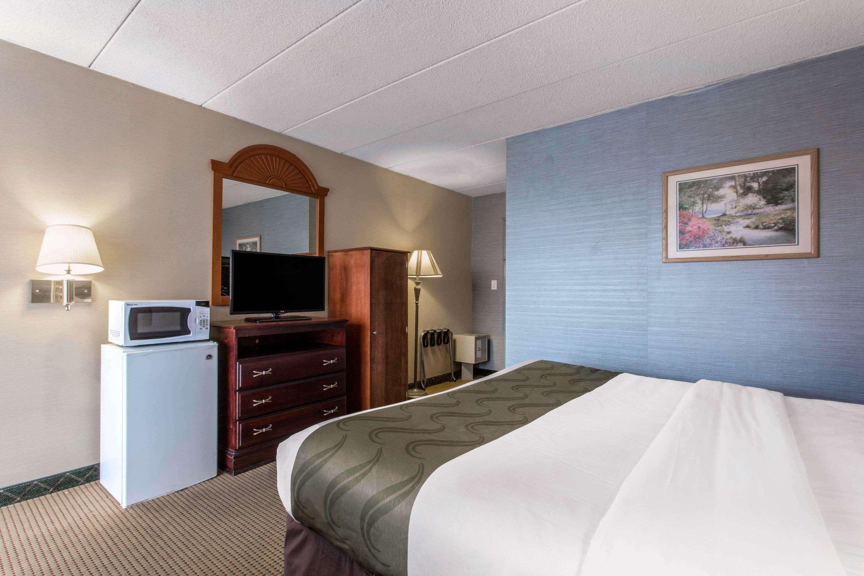 Quality Inn West Springfield Exteriör bild