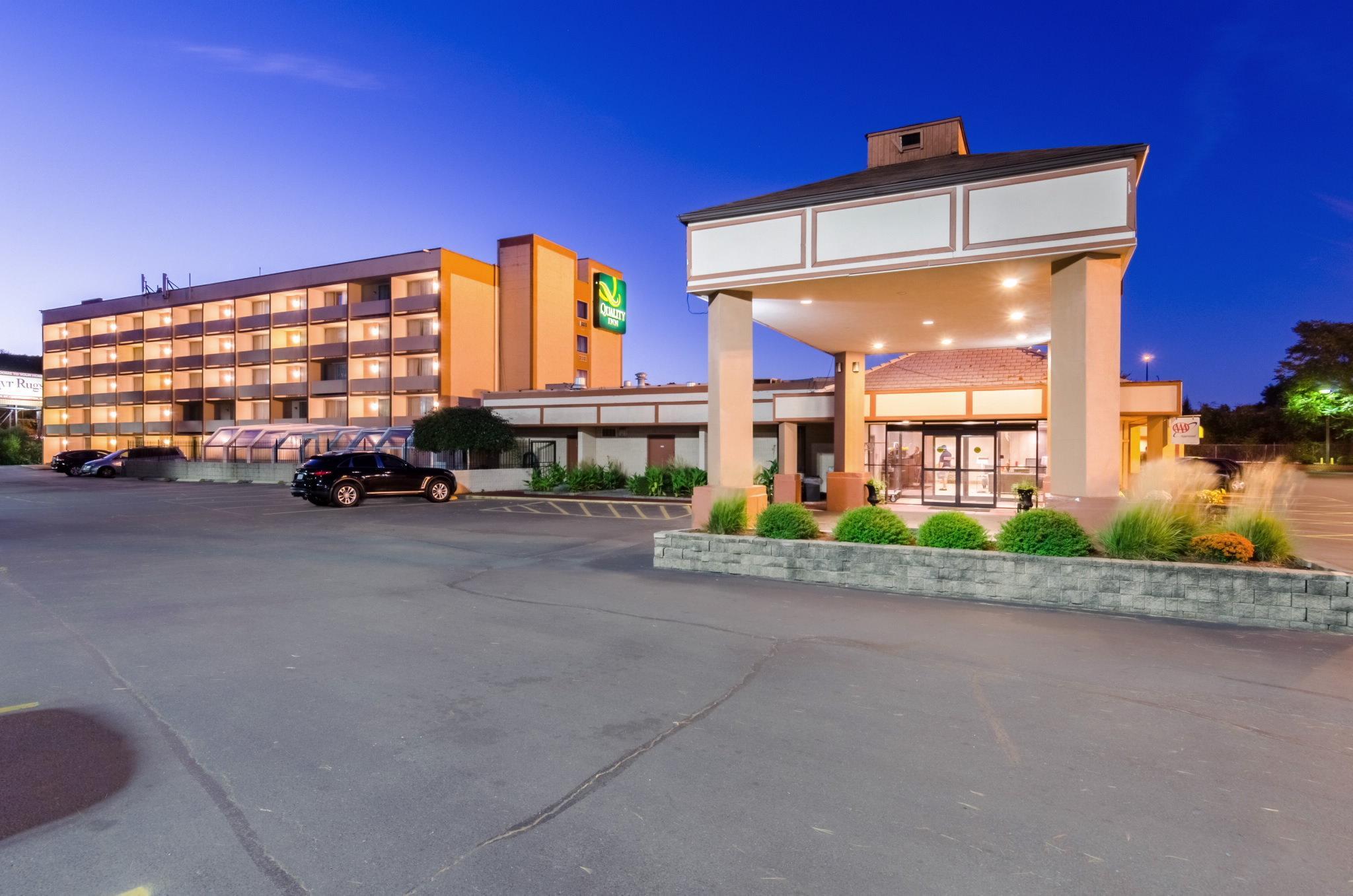 Quality Inn West Springfield Exteriör bild