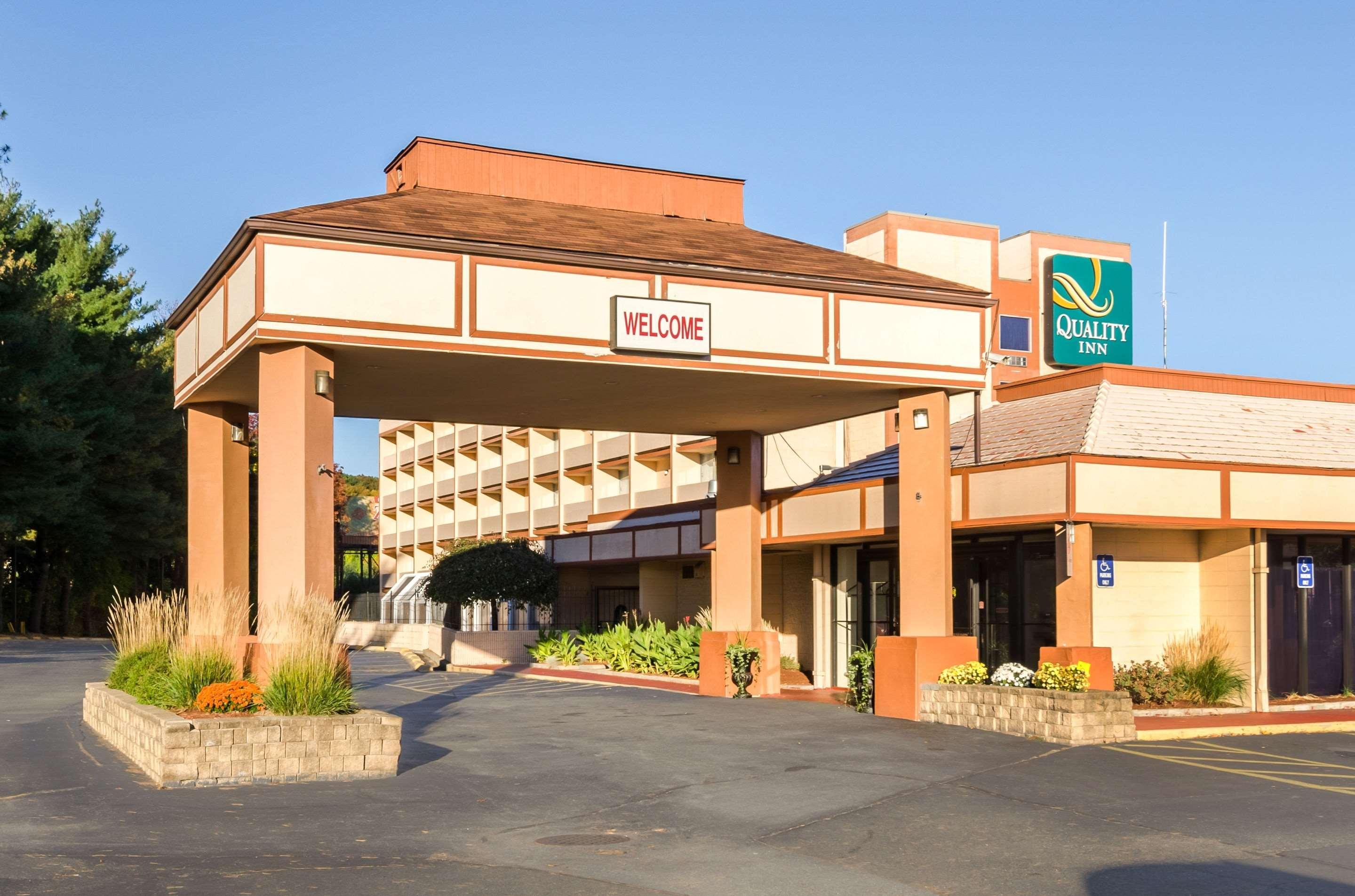 Quality Inn West Springfield Exteriör bild