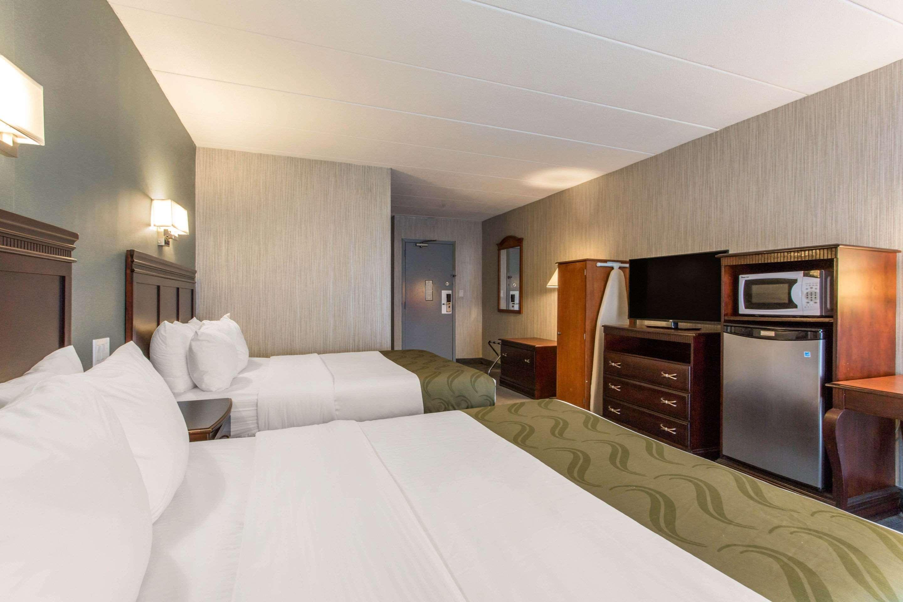 Quality Inn West Springfield Exteriör bild