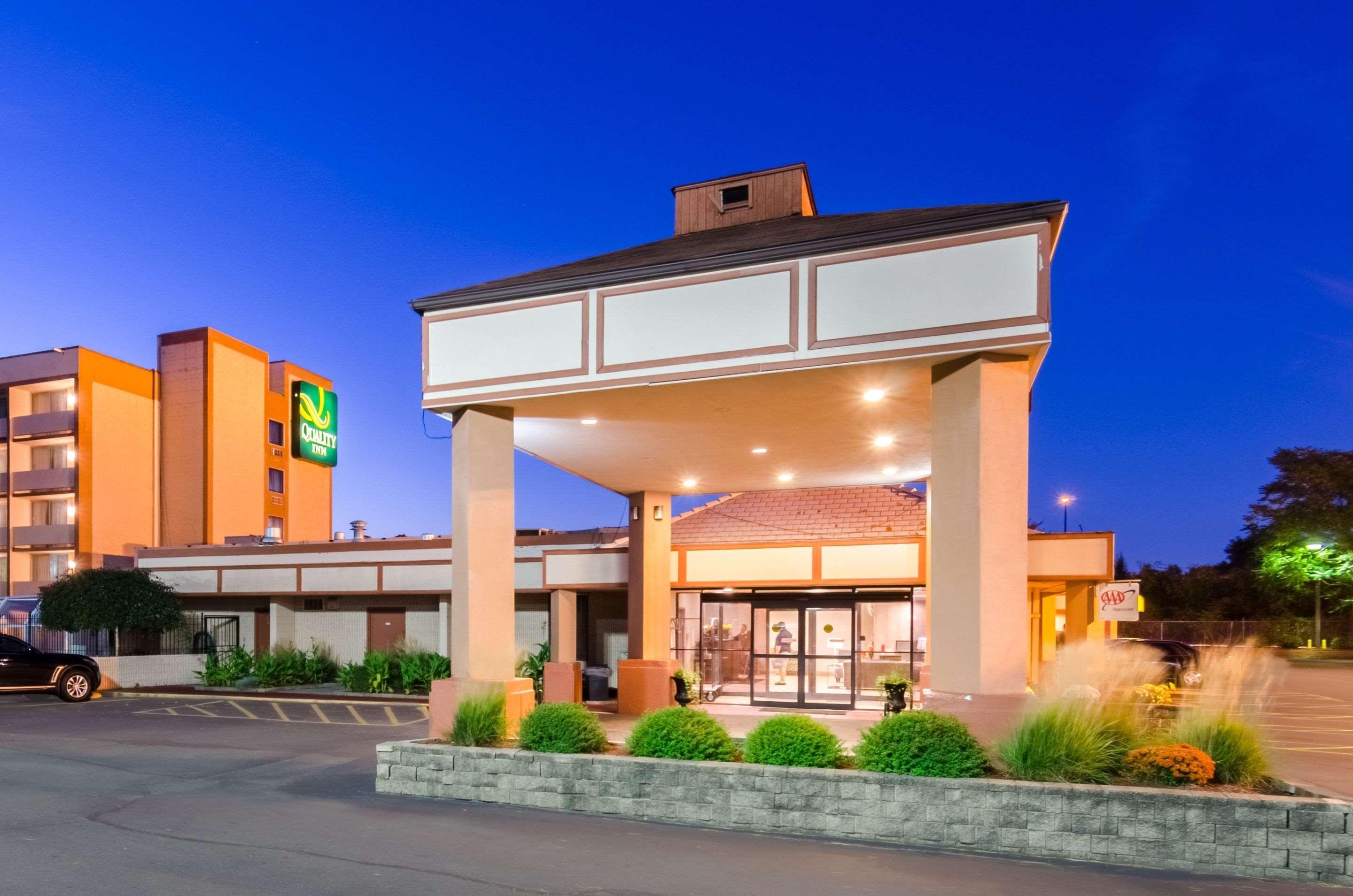 Quality Inn West Springfield Exteriör bild