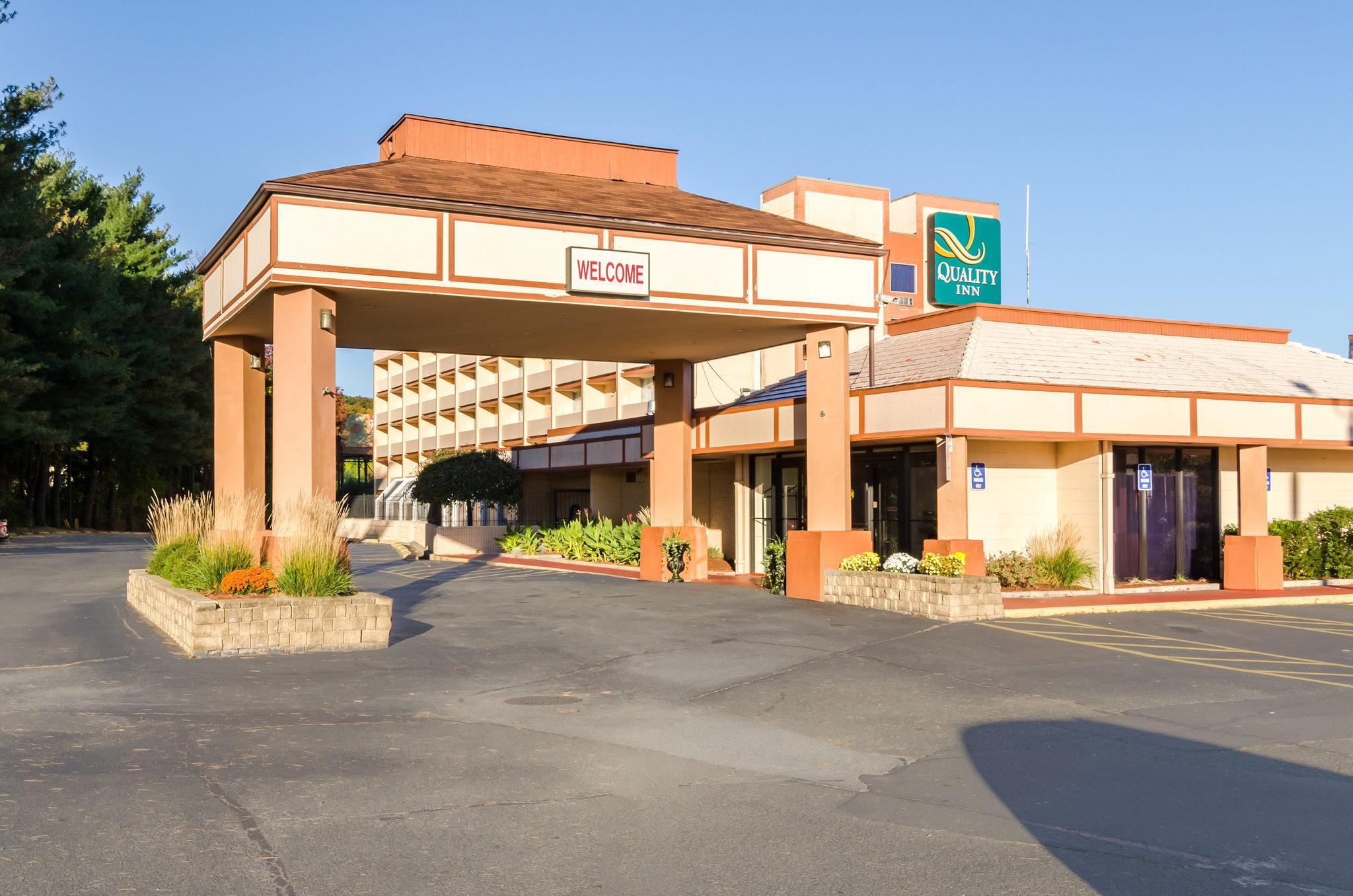 Quality Inn West Springfield Exteriör bild