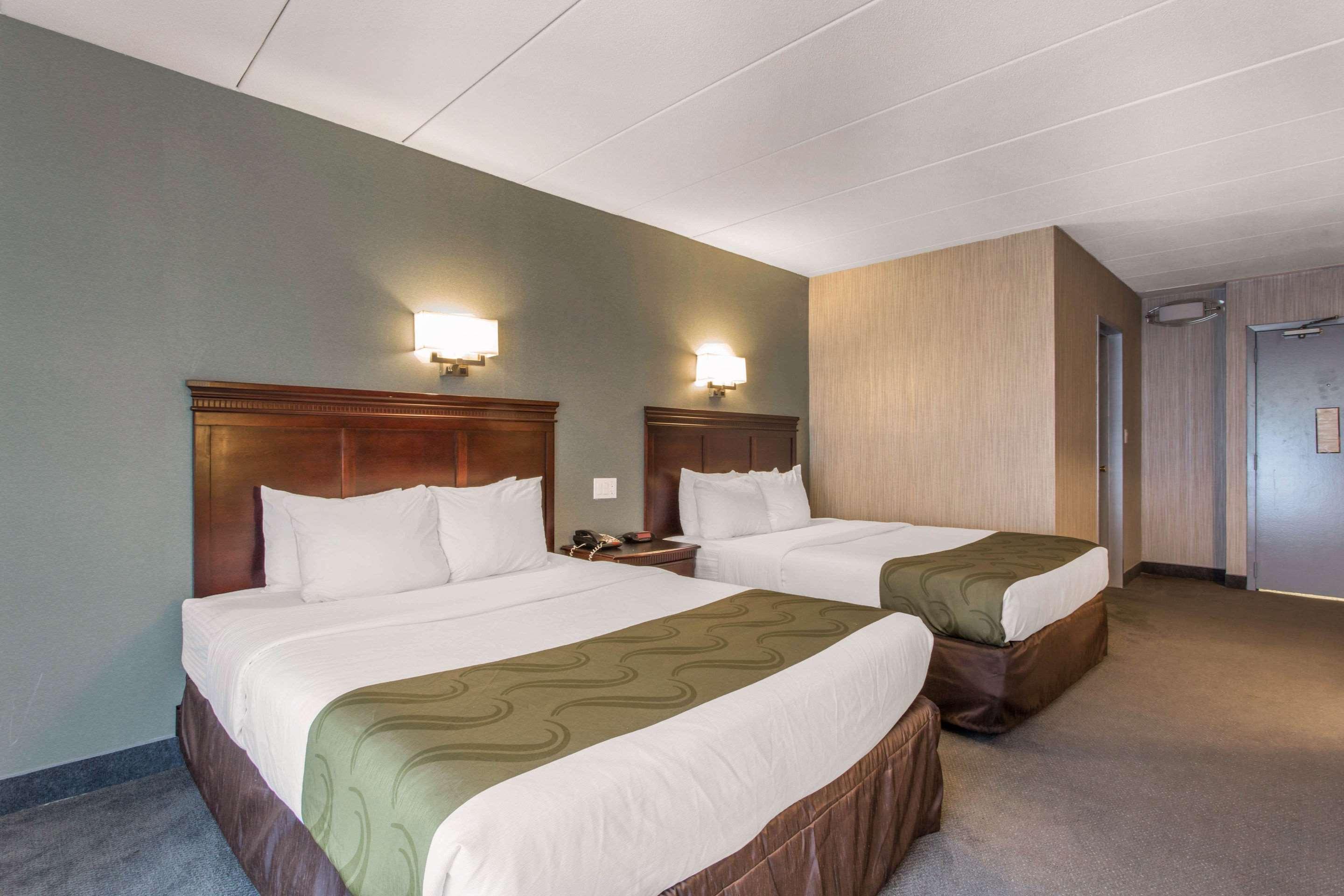 Quality Inn West Springfield Exteriör bild