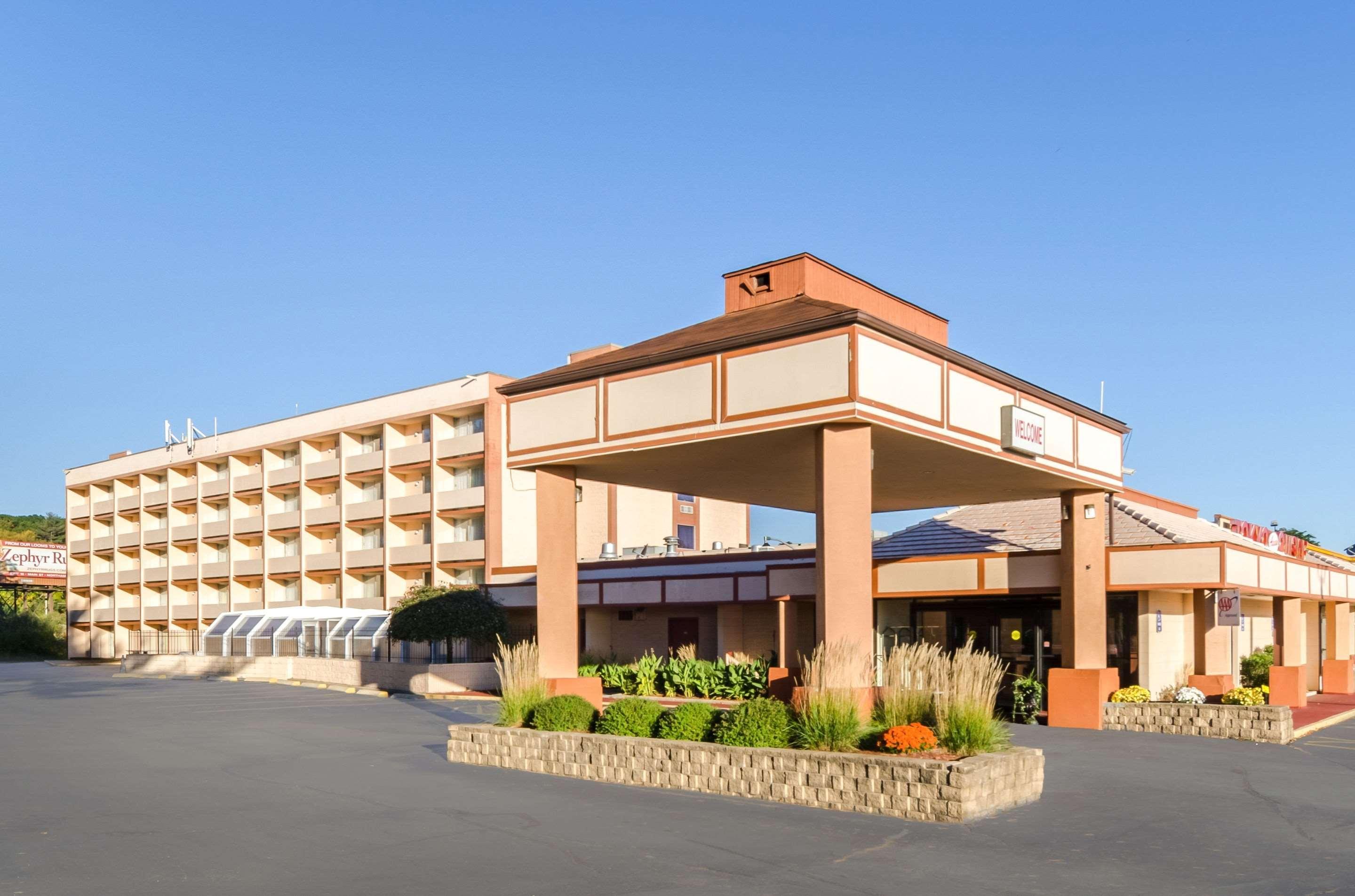 Quality Inn West Springfield Exteriör bild