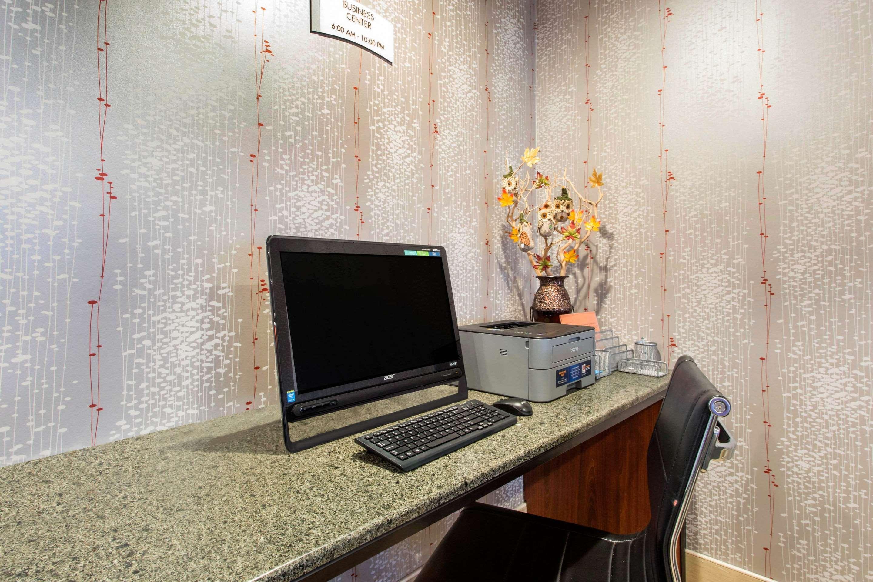 Quality Inn West Springfield Exteriör bild