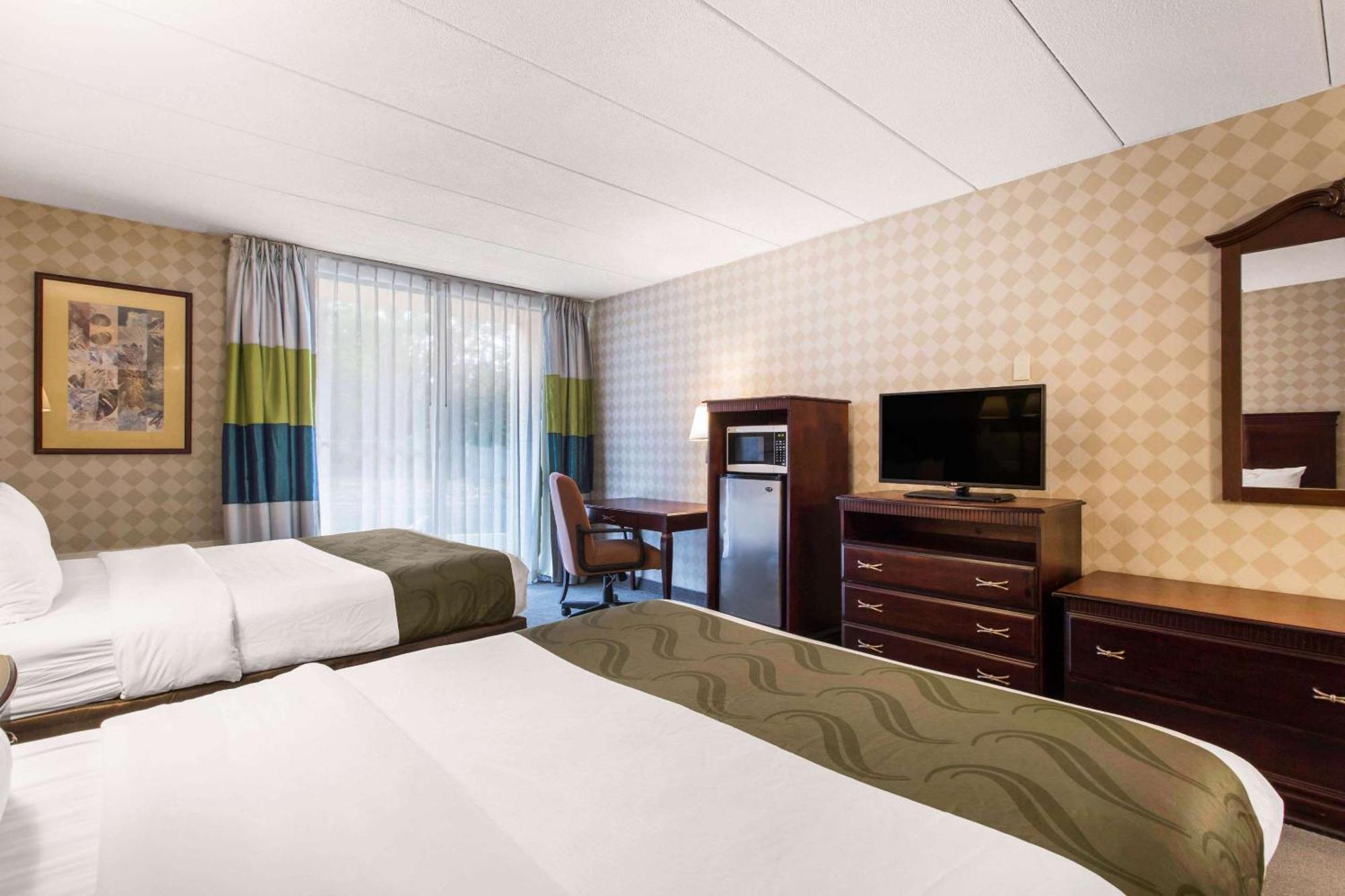 Quality Inn West Springfield Exteriör bild