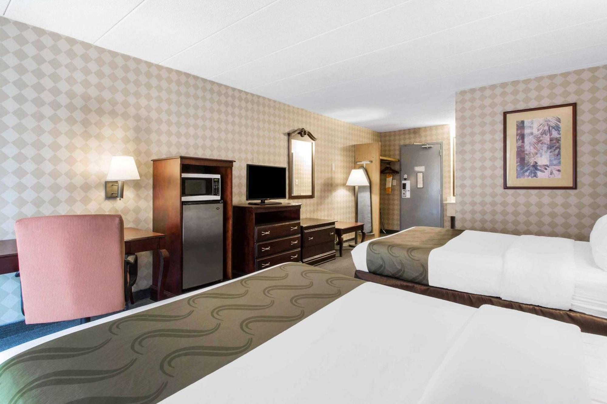 Quality Inn West Springfield Exteriör bild