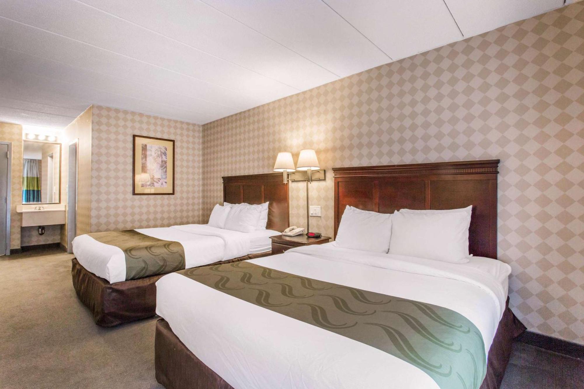 Quality Inn West Springfield Exteriör bild
